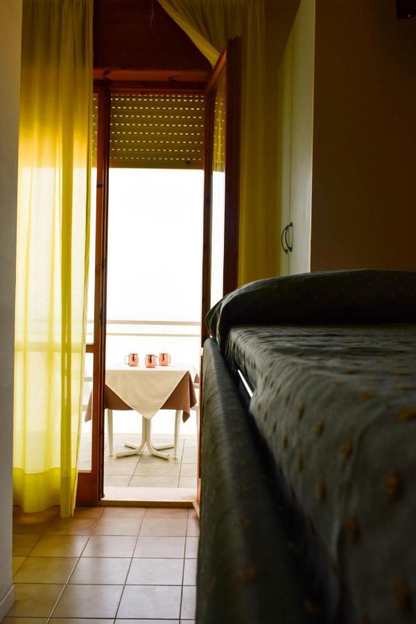 Hotel Embassy Pesaro Exterior foto
