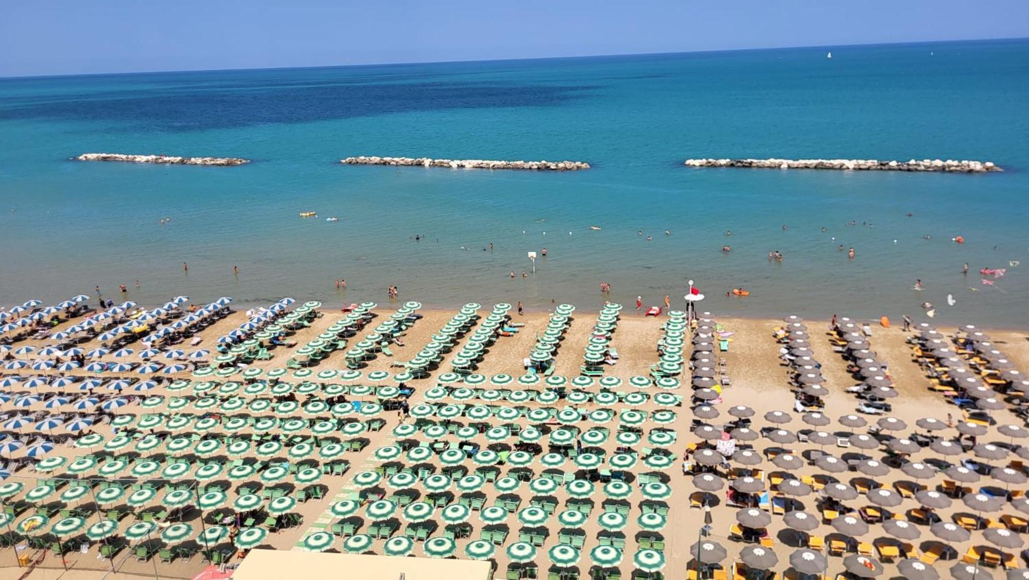 Hotel Embassy Pesaro Exterior foto