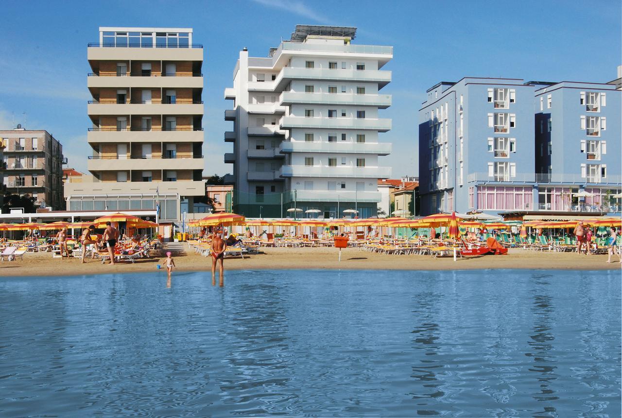 Hotel Embassy Pesaro Exterior foto